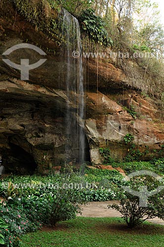  Entrada da Gruta dos Palhares - considerada a maior gruta de arenito da América latina  - Sacramento - Minas Gerais (MG) - Brasil