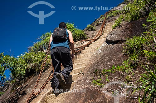  Homem subindo escada de acesso ao Pico da Tijuca  - Rio de Janeiro - Rio de Janeiro (RJ) - Brasil