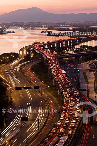  Vista da Linha Vermelha na altura da Ilha do Fundão  - Rio de Janeiro - Rio de Janeiro (RJ) - Brasil