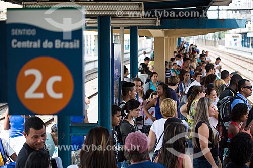  Passageiros na Estação Nova Iguaçu da Supervia - concessionária de serviços de transporte ferroviário  - Nova Iguaçu - Rio de Janeiro (RJ) - Brasil