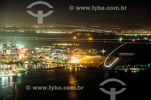  Vista geral do Aeroporto Santos Dumont com Ponte Rio-Niterói ao fundo  - Rio de Janeiro - Rio de Janeiro (RJ) - Brasil