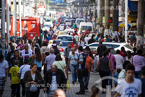  Multidão no Calçadão Governador Amaral Peixoto - Shopping a céu aberto  - Nova Iguaçu - Rio de Janeiro (RJ) - Brasil