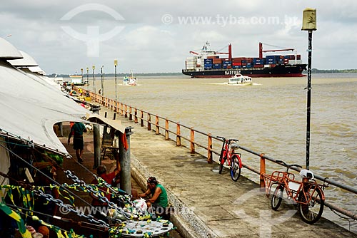  Navio cargueiro próximo ao Porto de Belém  - Belém - Pará (PA) - Brasil