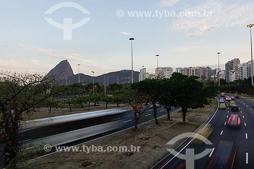  Tráfego na Avenida Infante Dom Henrique com o Pão de Açúcar ao fundo  - Rio de Janeiro - Rio de Janeiro (RJ) - Brasil