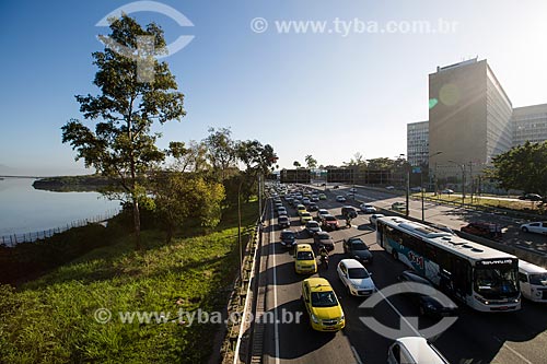  Veículos na Linha Vermelha  - Rio de Janeiro - Rio de Janeiro (RJ) - Brasil