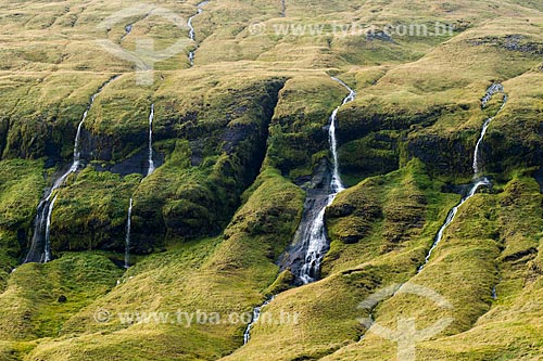  Cachoeiras formadas pelo degelo dos grandes picos  - Southern Region - Islândia