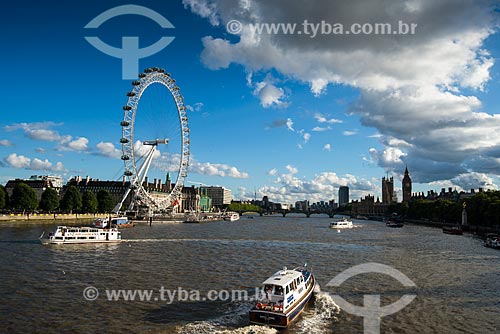  Vista do Rio Tâmisa com a roda gigante London Eye (1999) - também conhecida como Millennium Wheel (Roda do Milênio) - ao fundo  - Londres - Grande Londres - Inglaterra