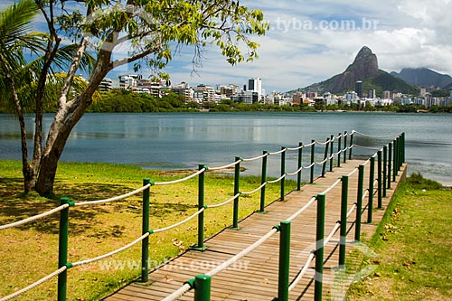  Deck na Lagoa Rodrigo de Freitas com o Morro Dois Irmãos ao fundo  - Rio de Janeiro - Rio de Janeiro (RJ) - Brasil
