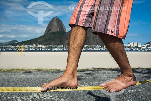  Slackline na Praia de Botafogo com Pão de Açúcar ao fundo  - Rio de Janeiro - Rio de Janeiro (RJ) - Brasil