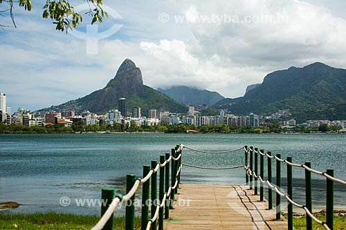  Deck na Lagoa Rodrigo de Freitas com o Morro Dois Irmãos ao fundo  - Rio de Janeiro - Rio de Janeiro (RJ) - Brasil
