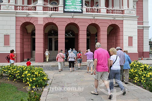  Turistas visitando o Teatro Amazonas  - Manaus - Amazonas (AM) - Brasil