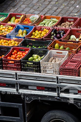  Detalhe de frutas e legumes na carroceria de caminhão após a feira de alimentos orgânicos da Praça Luís de Camões  - Rio de Janeiro - Rio de Janeiro (RJ) - Brasil