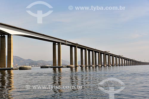  Vista da Ponte Rio-Niterói (1974) durante travessia na Baía de Guanabara  - Rio de Janeiro - Rio de Janeiro (RJ) - Brasil