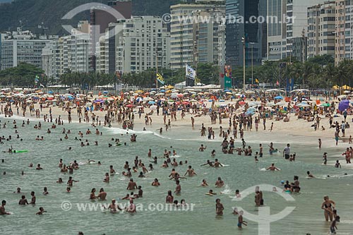  Banhistas na Praia do Leme  - Rio de Janeiro - Rio de Janeiro (RJ) - Brasil