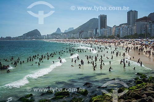  Banhistas na Praia do Leme  - Rio de Janeiro - Rio de Janeiro (RJ) - Brasil