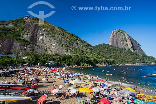  Banhistas na Praia Vermelha com o Pão de Açúcar ao fundo  - Rio de Janeiro - Rio de Janeiro (RJ) - Brasil