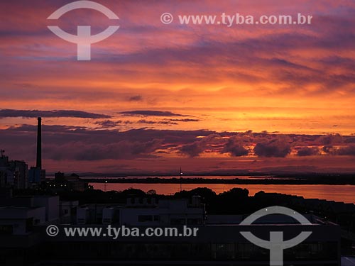  Pôr do sol no Lago Guaíba  - Porto Alegre - Rio Grande do Sul (RS) - Brasil
