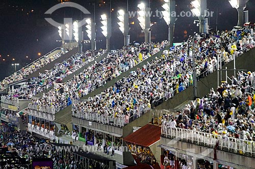  Público durante o desfile do Grêmio Recreativo Escola de Samba Acadêmicos do Grande Rio  - Rio de Janeiro - Rio de Janeiro (RJ) - Brasil