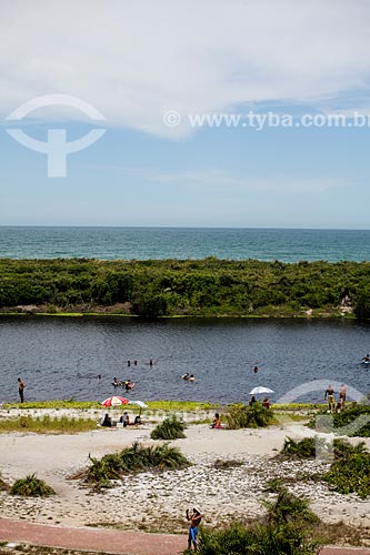  Banhistas na Lagoa do Iriri - também conhecida como Lagoa da Coca-Cola  - Rio das Ostras - Rio de Janeiro (RJ) - Brasil