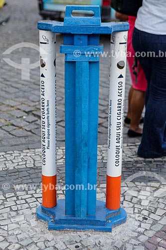 Coletor de bituca em formato de cigarro na Cinelândia  - Rio de Janeiro - Rio de Janeiro (RJ) - Brasil