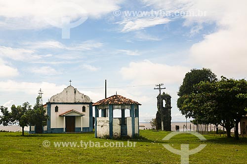  Igreja de Nossa Senhora do Rosário com ruínas do antigo templo  - Salvaterra - Pará (PA) - Brasil