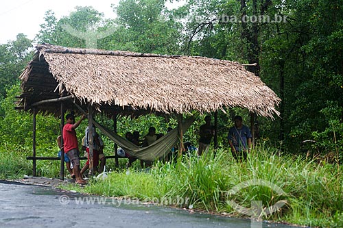  Pessoas se abrigando em cabana  - Bragança - Pará (PA) - Brasil