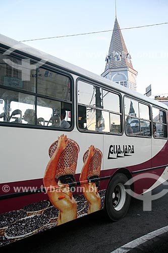  Ônibus com o Mercado Ver-o-peso   - Belém - Pará (PA) - Brasil