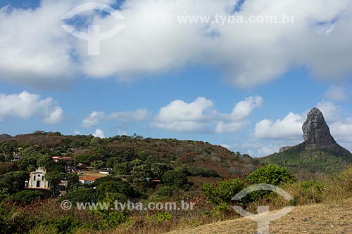  Vista geral da Vila dos Remédios com o Morro do Pico à direita  - Fernando de Noronha - Pernambuco (PE) - Brasil