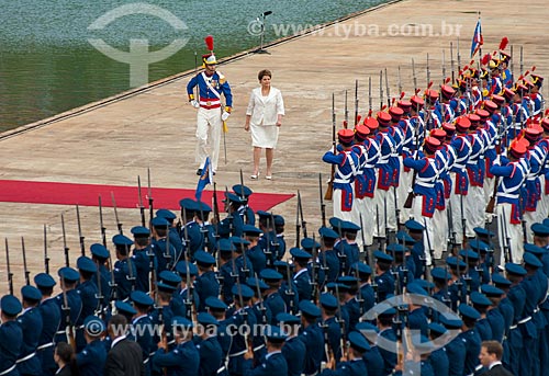  Presidente Dilma Rousseff passando em revista às Forças Armadas durante a cerimônia de posse do primeiro mandato  - Brasília - Distrito Federal (DF) - Brasil