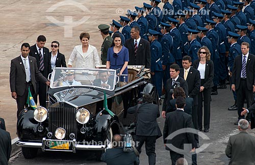  Presidente Dilma Rousseff desfilando durante a cerimônia de posse do primeiro mandato  - Brasília - Distrito Federal (DF) - Brasil