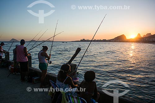  Pescadores no Mirante do Leme - também conhecido como Caminho dos Pescadores  - Rio de Janeiro - Rio de Janeiro (RJ) - Brasil
