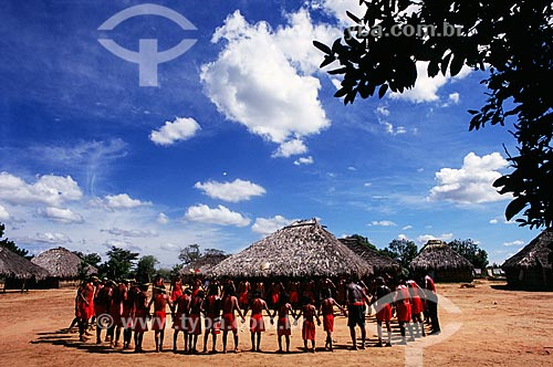  Homens da Tribo Xavante reunídos  - Campinápolis - Mato Grosso - Brasil
