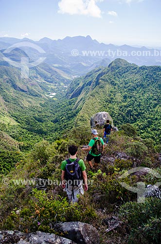  Homens na trilha do Pico do Glória no Parque Nacional da Serra dos Órgãos  - Teresópolis - Rio de Janeiro (RJ) - Brasil