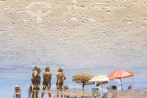  Reflexo de banhistas na Praia dos Açores  - Florianópolis - Santa Catarina (SC) - Brasil