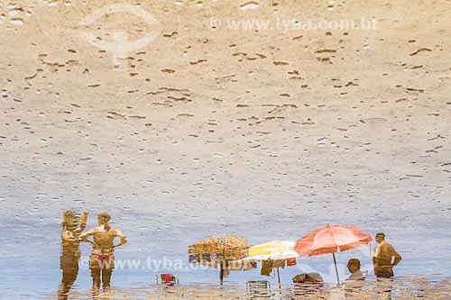  Reflexo de banhistas na Praia dos Açores  - Florianópolis - Santa Catarina (SC) - Brasil