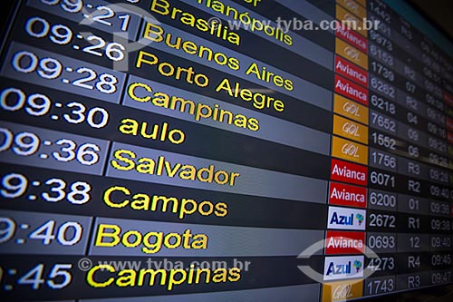  Detalhe do painel de voos na área de embarque do Aeroporto Internacional Antônio Carlos Jobim - Terminal 1  - Rio de Janeiro - Rio de Janeiro (RJ) - Brasil