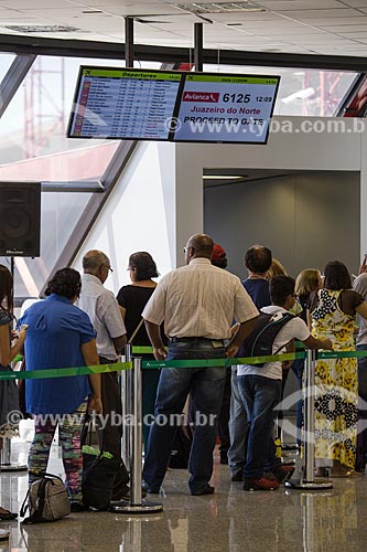  Área de embarque no Aeroporto Internacional Juscelino Kubitschek - embarque para Juazeiro do Norte  - Brasília - Distrito Federal (DF) - Brasil