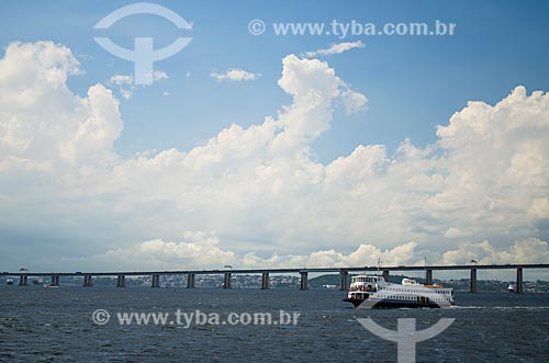  Barca que faz a travessia Rio-Niterói na Baía de Guanabara  - Rio de Janeiro - Rio de Janeiro (RJ) - Brasil