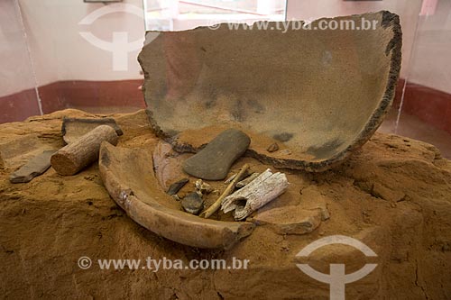  Grande pote de cerâmica (Igaçaba) usado como urna funerária encontrado no Sítio São Bento (Crato - CE) em exposição na Fundação Casa Grande - Memorial do Homem Kariri  - Nova Olinda - Ceará (CE) - Brasil