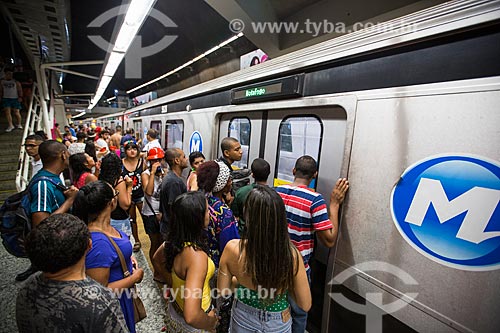  Passageiros embarcando na estação General Osório do Metrô Rio durante o carnaval  - Rio de Janeiro - Rio de Janeiro (RJ) - Brasil