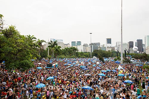  Foliões no desfile do bloco de carnaval de rua Sargento Pimenta no Aterro do Flamengo  - Rio de Janeiro - Rio de Janeiro (RJ) - Brasil