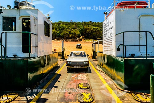  Balsa transportando veículos na Represa de Furnas  - Capitólio - Minas Gerais (MG) - Brasil