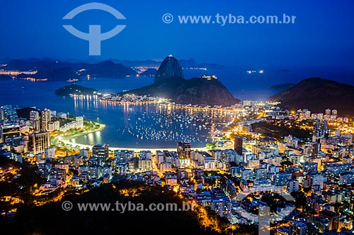  Vista da Enseada de Botafogo e Pão de Açúcar à noite a partir do Mirante Dona Marta  - Rio de Janeiro - Rio de Janeiro (RJ) - Brasil