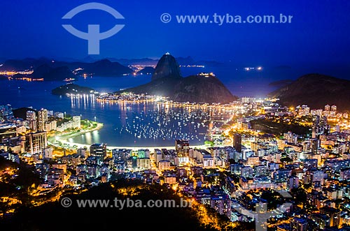  Vista da Enseada de Botafogo e Pão de Açúcar à noite a partir do Mirante Dona Marta  - Rio de Janeiro - Rio de Janeiro (RJ) - Brasil