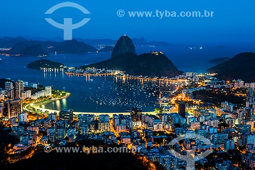  Vista da Enseada de Botafogo e Pão de Açúcar à noite a partir do Mirante Dona Marta  - Rio de Janeiro - Rio de Janeiro (RJ) - Brasil