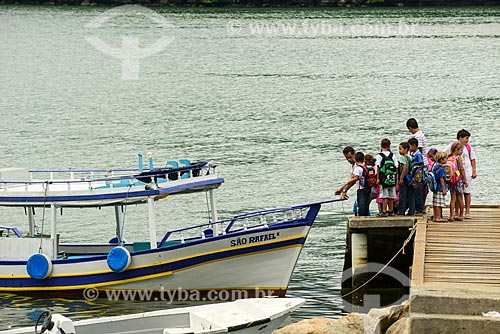 Barco para transporte de crianças para escola da Comunidade Curupira - Saco do Mamanguá  - Paraty - Rio de Janeiro (RJ) - Brasil