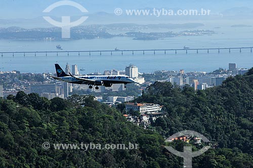  Avião da Azul Linhas Aéreas Brasileiras se preparando para o pouso no Aeroporto Santos Dumont  - Rio de Janeiro - Rio de Janeiro (RJ) - Brasil