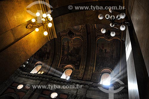  Raios de luz no interior da Igreja de Nossa Senhora da Candelária (1609)  - Rio de Janeiro - Rio de Janeiro (RJ) - Brasil