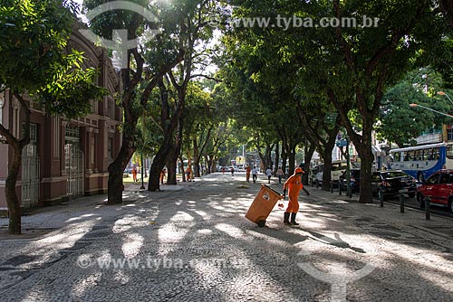  Gari limpando a Praça da República  - Belém - Pará (PA) - Brasil