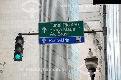  Detalhe de placa indicando o Túnel Rio450 na Rua Primeiro de Março  - Rio de Janeiro - Rio de Janeiro (RJ) - Brasil